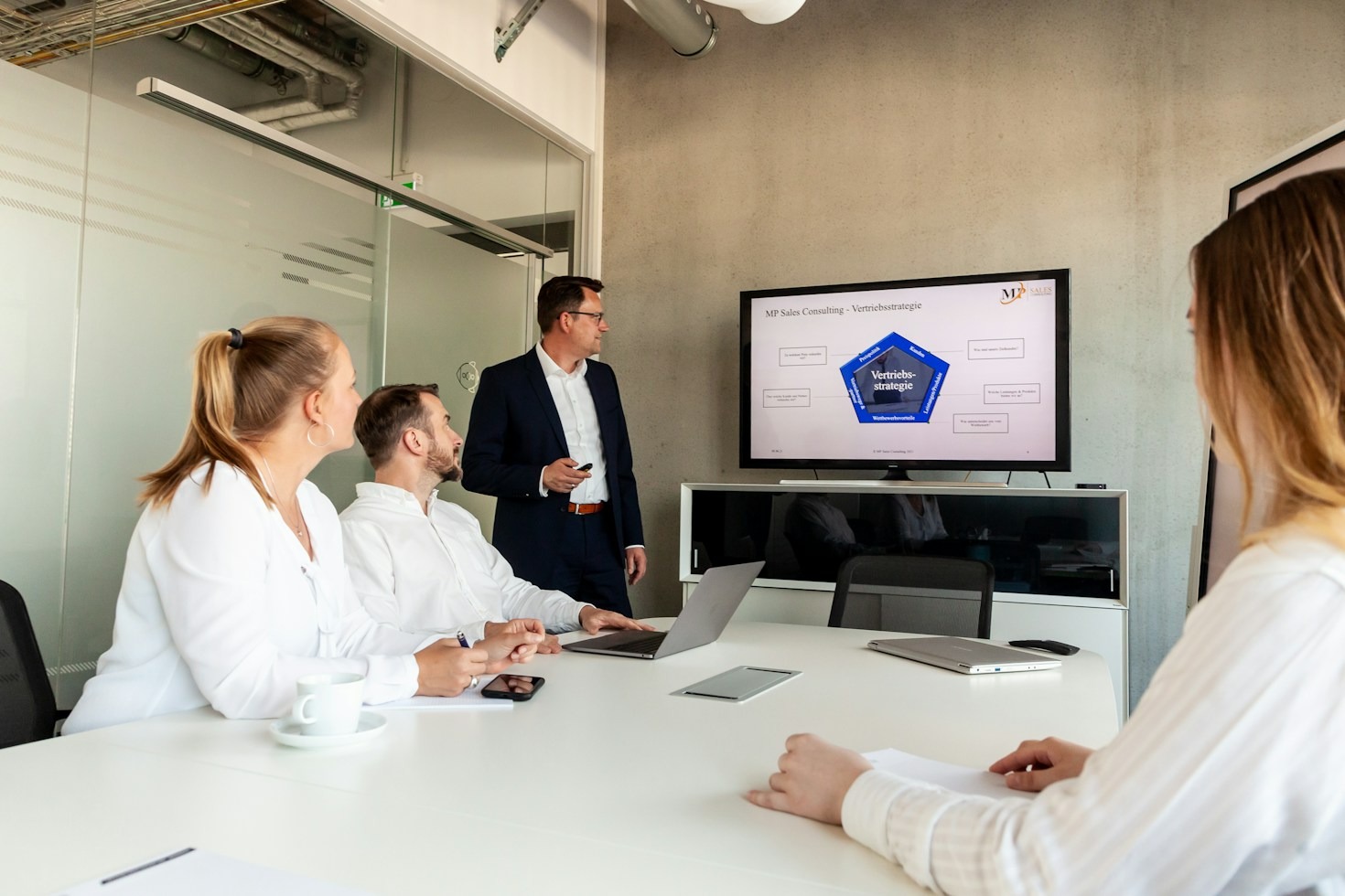 Aligning Cross-Functional Teams for Seamless Service Delivery