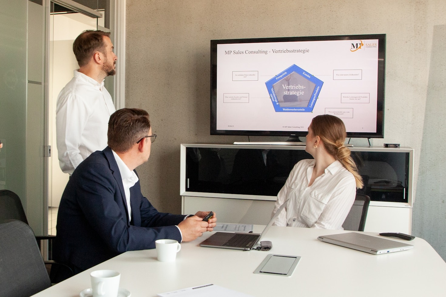 Navigating Digital Transformation in B2B Client Partnerships